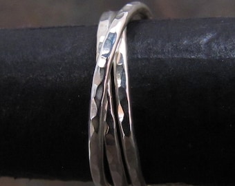 Anneaux roulants en argent sterling texturé martelé