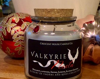 Vela ACOTAR Valkyrie-Nesta con amuleto