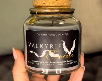 ACOTAR Valkyrie-Emerie Candle with Charm