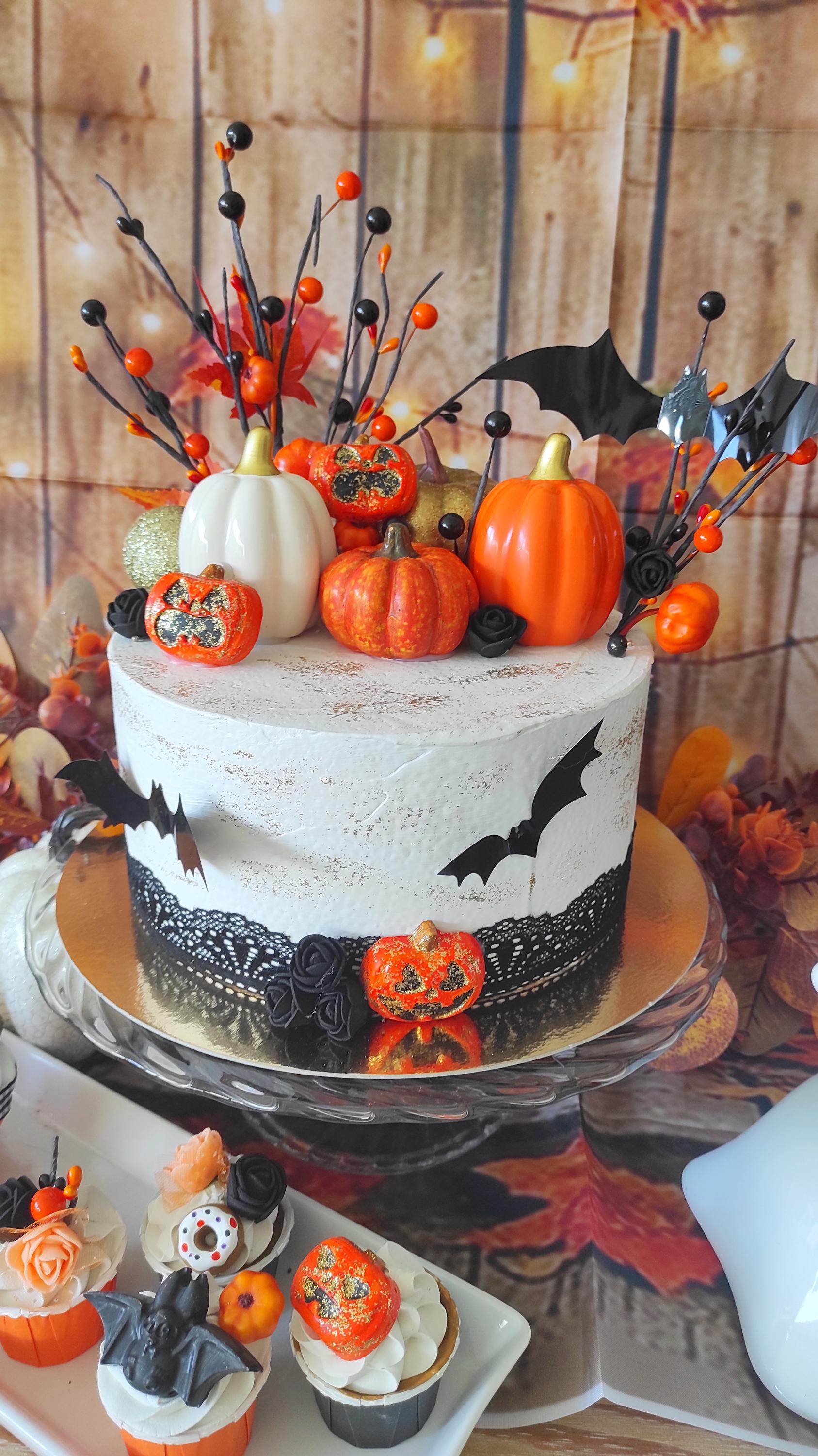 Fake Halloween theme cake