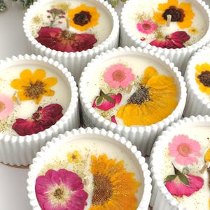 Candela profumata ai fiori secchi