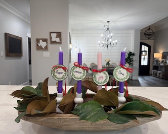 Adventskransversieringen. Adventskaarsen. Kerstmis