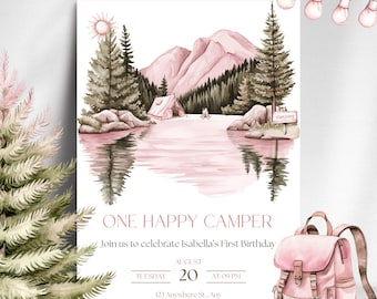 Puede incluir: Una invitación de acuarela con temática de camping. El diseño presenta un lago rosa, montañas, árboles y una tienda de campaña. El texto dice "ONE HAPPY CAMPER" y detalles para una fiesta de cumpleaños. Una mochila rosa está en la esquina.