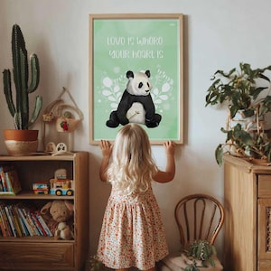 Regalo nacimiento LOVE IS... – Lámina a todo color, nombre y fecha del bebé en estilo tierno y animal a elegir