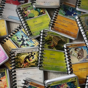 Cuadernos Pokémon hechos con cartas Pokémon originales reutilizadas