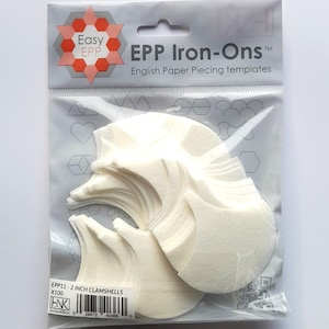 Puede incluir: Un paquete de 100 plantillas de concha blanca de 5 cm para el acolchado de papel inglés. El paquete está etiquetado como "Easy EPP Iron-Ons" y "EPP11 - 2 Inch Clamshells x100".