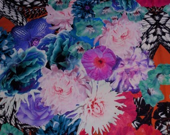 Sarga de seda morera con estampado floral: diseño italiano (140 cm de ancho)