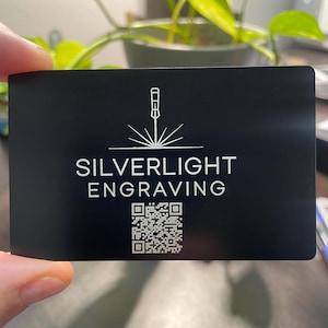 Op maat gemaakte, metaalgegraveerde visitekaartjes van 0,45 mm dik. – Gepersonaliseerd met elk logo of elke tekst. Aangepaste metalen visitekaartjes om op te vallen