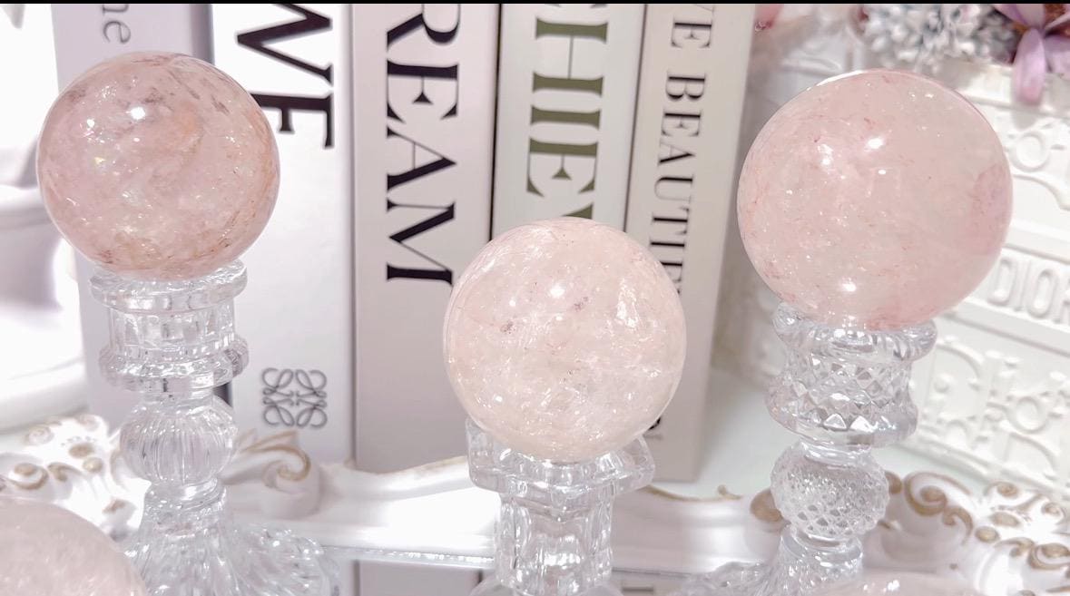 希少なピンクアゼツライトクリスタルスフィア - ブラッシュピンク