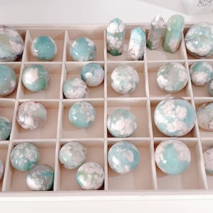 Green Flower Agate in Spheres, Towers and Palm