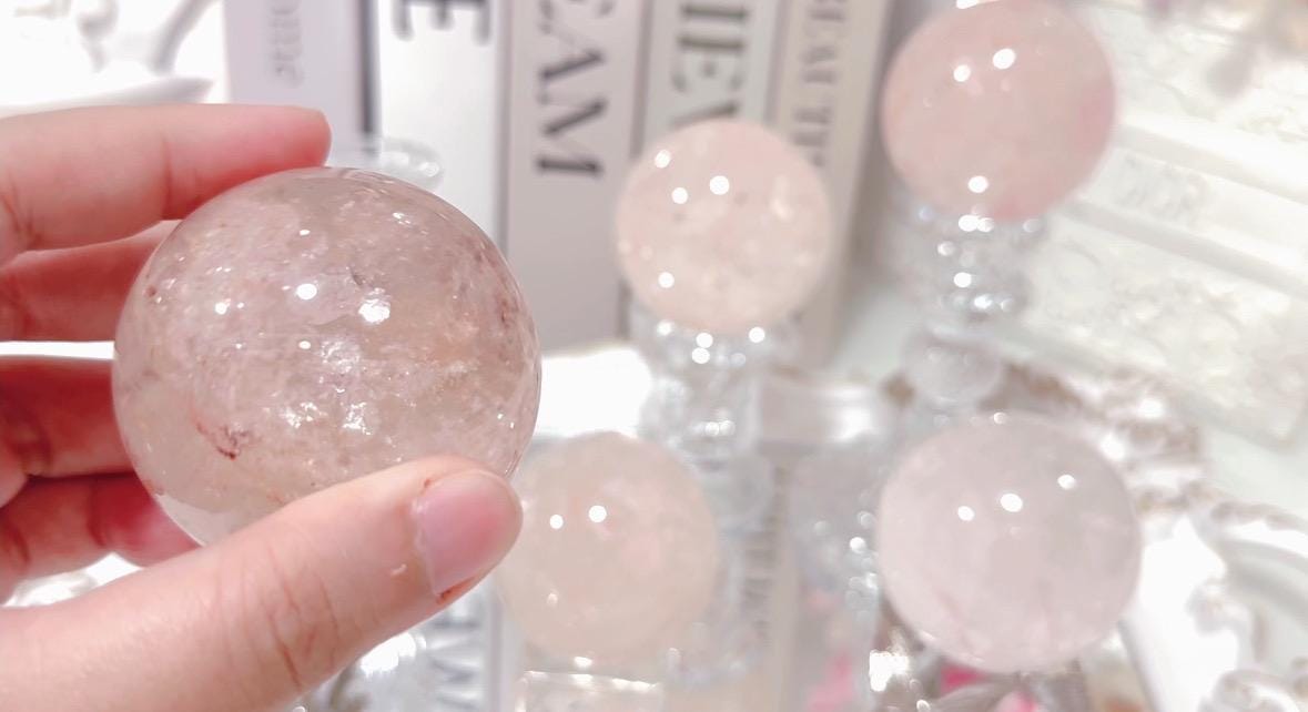 希少なピンクアゼツライトクリスタルスフィア - ブラッシュピンク