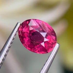Rubí natural de Madagascar de 1,49 quilates, sin tratamiento térmico, certificado, ovalado, de color rosa rojizo púrpura.