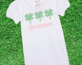 Camiseta personalizada para niñas para el Día de San Patricio, con tréboles (descarga digital)