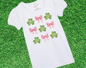 Diseño de camiseta para el Día de San Patricio, tréboles y lazos (descarga digital)