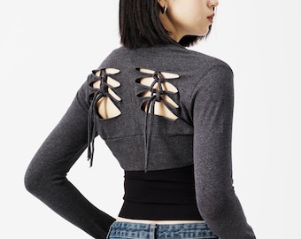 Grauer Shrug Bolero: Brautjacke mit Korsett zurück