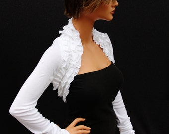 Bolero de novia con volantes: Chaqueta nupcial de punto acanalado blanco
