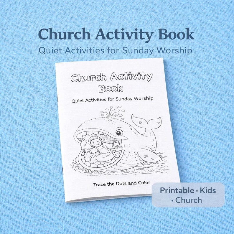Pode incluir: Um livro de atividades branco intitulado Church Activity Book Quiet Activities for Sunday Worship. A capa apresenta um desenho de linha em preto e branco de uma baleia com uma pessoa dentro da boca, com o texto Trace the Dots and Color.