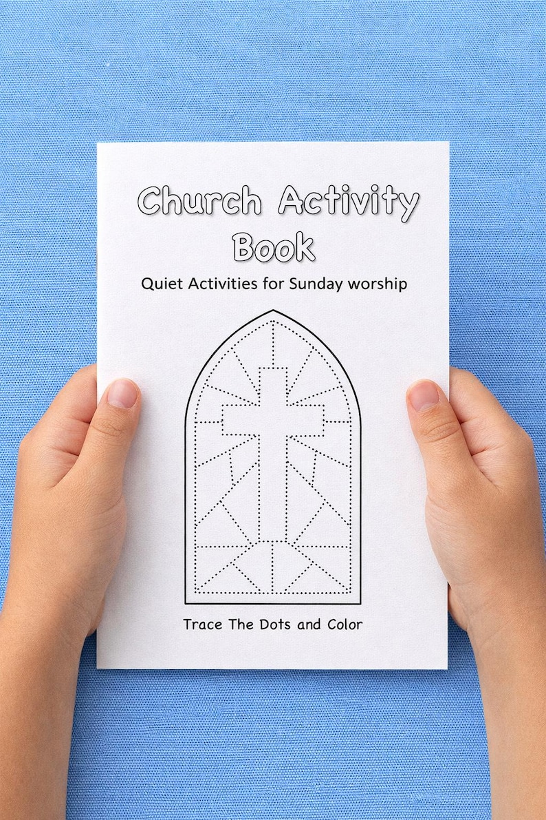Pode incluir: Um livro de atividades branco intitulado Church Activity Book com o subt&iacute;tulo Quiet Activities for Sunday worship. A capa apresenta um contorno de pontos pretos de um vitral com uma cruz no centro e o texto Trace The Dots and Color.