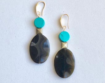 Lady Turquoise Magnesite Coin and Hunter Green Wavy Oval Agate Earrings