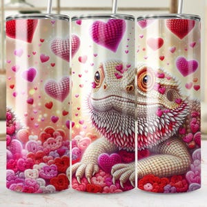 Adorable Bearded Dragon Valentine&#39;s Day Tumbler PNG, Heart-Themed Sublimation Design, 20 oz Skinny Beardie Wrap, Crochet Dragon Love PNG
