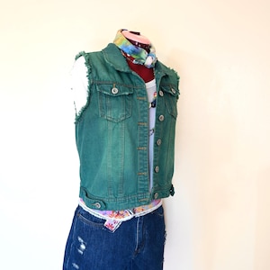 Groen geverfde dames junior grote upcycled Highway Jeans denim VEST (borst 38")