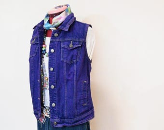 Chaleco de mezclilla reciclada Mossimo para mujer, teñido de morado, talla mediana (contorno de pecho de 91 cm).