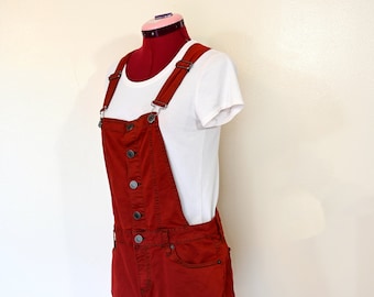 Macacão curto feminino tingido de vermelho, tamanho pequeno, feito com material reciclado de garagem (32 cm de largura x 2 cm de comprimento)