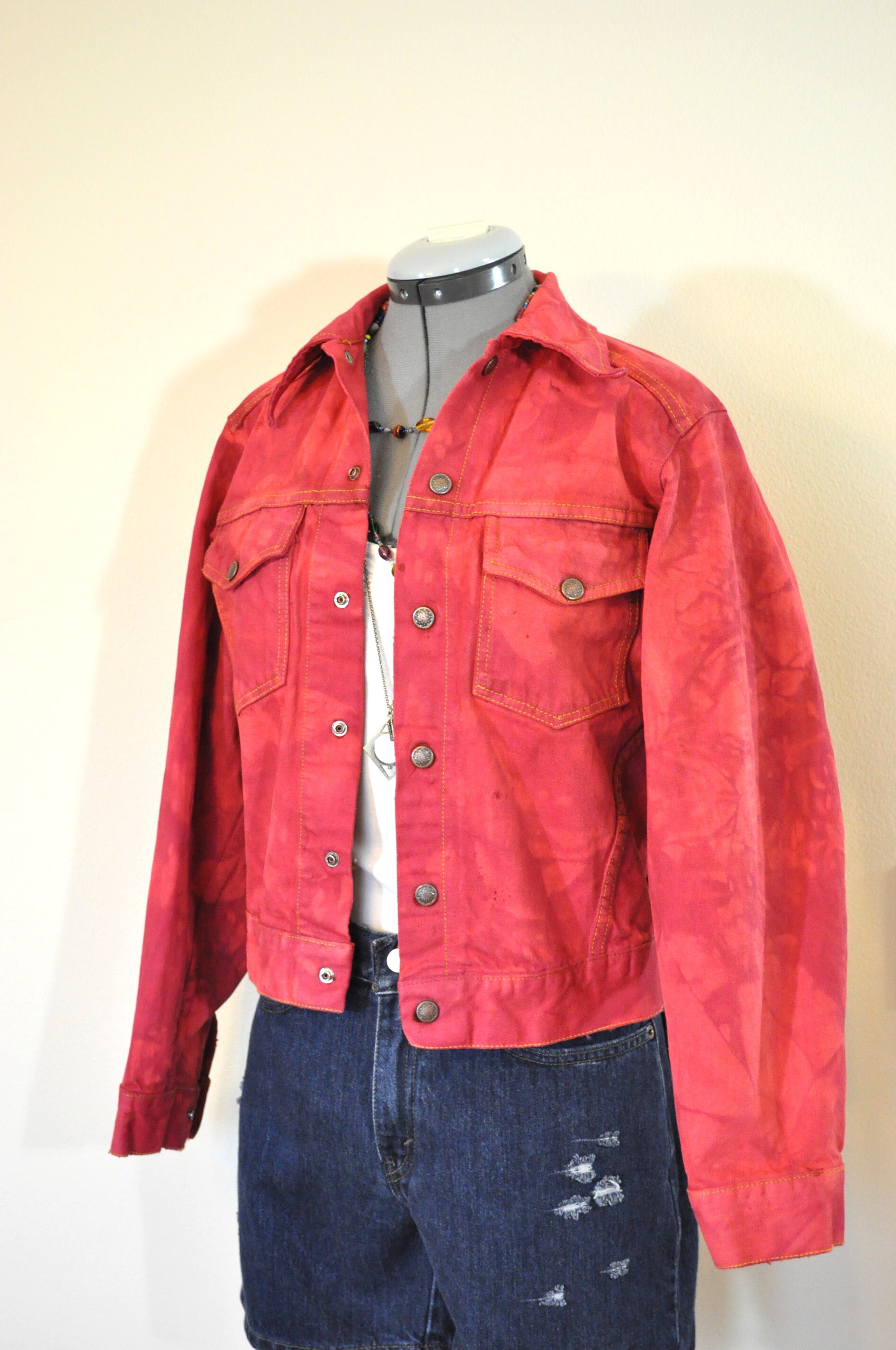 Red Mottled Dyed Boys Large Upcycled 80s Denim Trucker JACKET (38