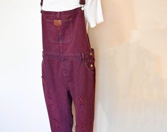 Salopette da donna extra large in jeans riciclati, tinta di rosso vino (42W x 32L)