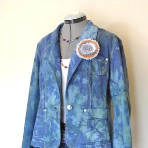 Chaqueta blazer vaquera JB de alta calidad, reciclada, talla mediana para mujer adulta, teñida con jaspeado azul (42&quot; de pecho)