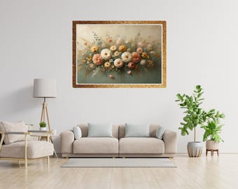 Può includere: Dipinto floreale incorniciato con una cornice dorata glitterata, raffigurante un bouquet di fiori bianchi, pesca e gialli. L'opera d'arte è appesa sopra un divano beige. Il dipinto aggiunge un tocco di eleganza.