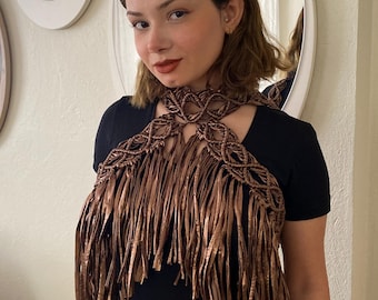 Boho crop top met franje: handgemaakt festivalhesje van kunstleer