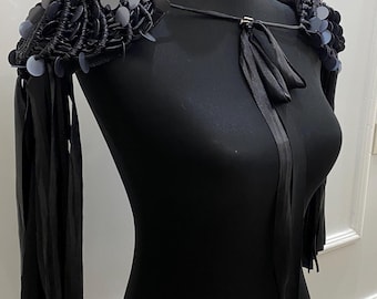 Zwart macramé-schouderepaulet: franje met lovertjes