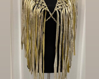 Sprankelende macramé-franje sjaal: feestponcho