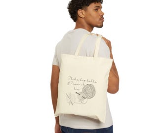 Può includere: Una borsa tote in tela bianca con testo nero che recita "Mi piacciono le palle grandi e non posso mentire." Il testo è accompagnato da un disegno a linea di un gomitolo di lana e ferri da maglia.