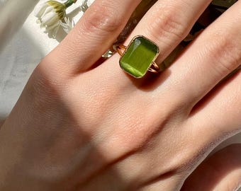 Emerald Cut Peridot Ring Gold, Green Statement Cocktail Ring, Elegant Minimalist Jewelry