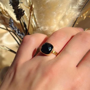 Black Onyx Gemstone Ring,Minimalist Dainty Tiny Black Gem Ring,Black Stone Ring, Black Gold Ring, Cocktail Ring, Gothic Ring, Onyx Ring Gold