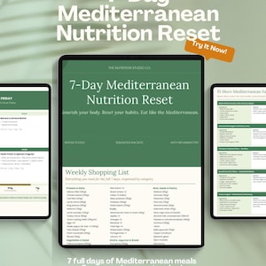Puede incluir: Tres tabletas digitales muestran un plan de nutrición mediterránea de 7 días. La pantalla central presenta una lista de compras semanal con categorías para proteínas, lácteos, frutas y despensa, junto con el título y objetivos.