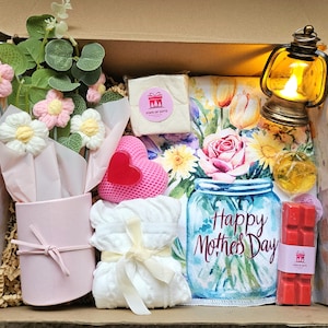 Mothers Gift Box, Gift Box for Grandma, Birthday Gift Set, Self Care Gift for Mom, Daughter to Mother Gift, Hygge Gift Box, Basket for Her