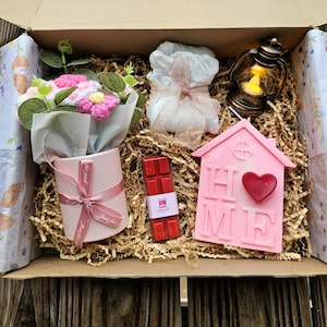 Mothers Gift Box, Gift Box for Grandma, Birthday Gift Set, Self Care Gift for Mom, Daughter to Mother Gift, Hygge Gift Box, Basket for Her