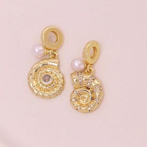 2pcs Gold Conch Charms,18K Gold Filled Conch Shell Pendant,Conch Shell Charm Bracelet Necklace for DIY Jewelry Making Supply