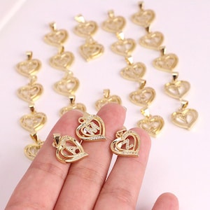 2 peças de pingentes iniciais de coração com zircônia preenchida em ouro 18K, pingentes de letras A a Z de 17 mm x 15 mm, pingentes de coração, colar com pingente de coração, pulseira, suprimentos para fabricação de joias