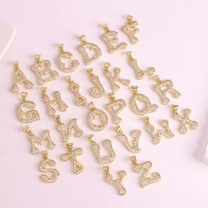 2 peças pingentes de letras A-Z com zircônia de ouro 18K, pingentes com letras iniciais, pingentes com letras em formato de bolha, para pulseira, colar, suprimentos para fabricação de joias faça você mesmo