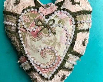 Vintage style rustic lace heart wall decor, lacy pearl country chic heart ornament, farmhouse heart wall hanging with lace