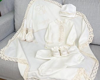Conjunto de lino personalizado para bautizo de bebé: manta bordada, gorro, patucos y velas