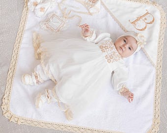 Set per battesimo in lino ricamato per neonata: completo da battesimo da 8 pezzi