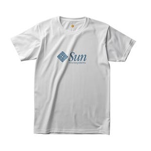 Peut inclure: T-shirt blanc avec un logo bleu qui dit "Sun Microsystems" et un carré bleu stylisé.
