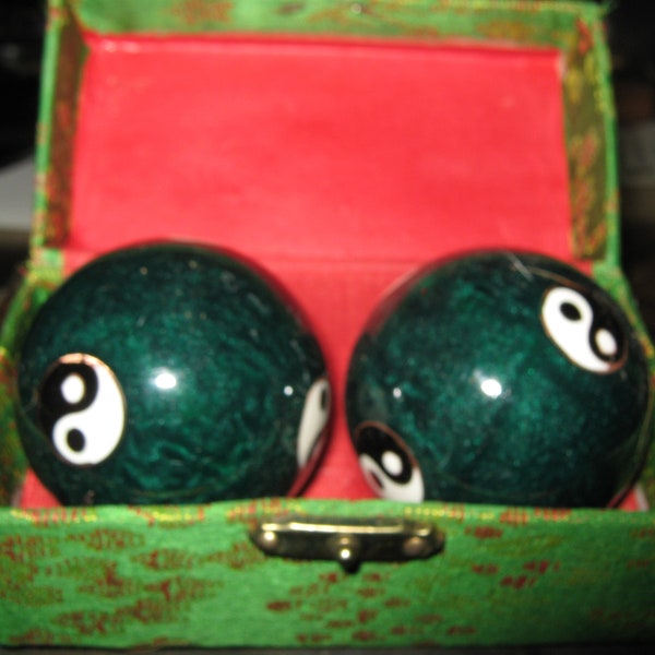 45MM Vintage Chinese Asian Dark Green Ying and Yang Stress Balls With Box