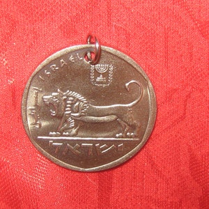 1979 30MM Israeli Israel Lion Silver Tone Coin Pendant Necklace
