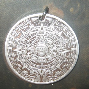 NEW 40mm 2012 Silver Tone Aztec MAYAN Calendar Sun Coin Pendant &quot;The End Is Near&quot;